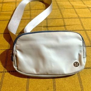 Lululemon Everywhere Belt Bag